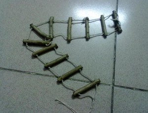 The finished toy ladder for parrot